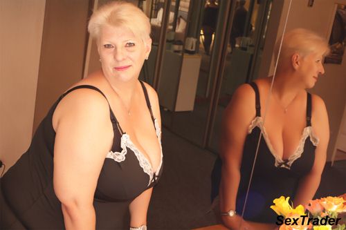 Nikki  Shareds Fontainebleau Main Photo